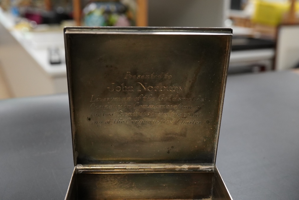 A George V silver Goldmsiths Company presentation table cigarette box 9.2 x 9.2 cm., weight approx. 9.55ozt